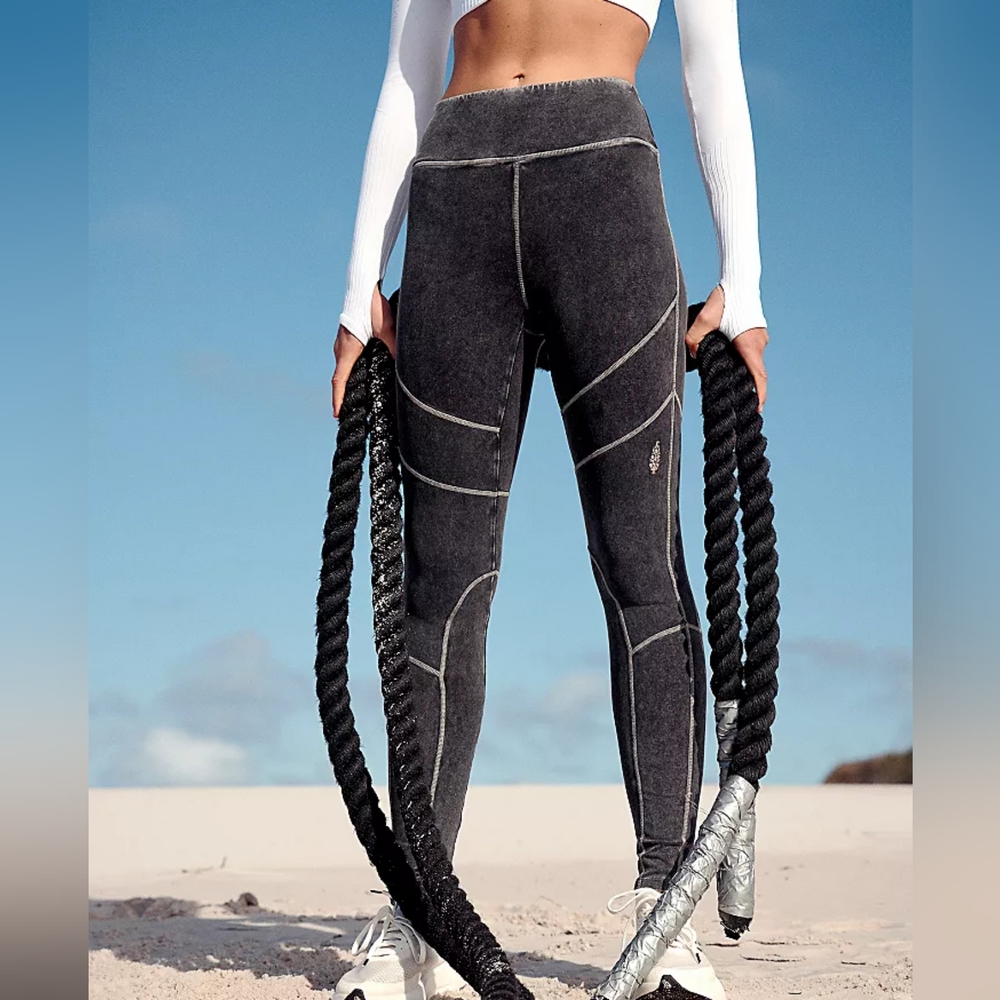 FREE PEOPLE FP Movement New Flow Leggings NWT